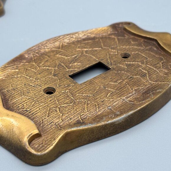 Vintage Heritage Antique Brass Outlet Cover Plate, Textured Mid Century Wall - Picture 4 of 6